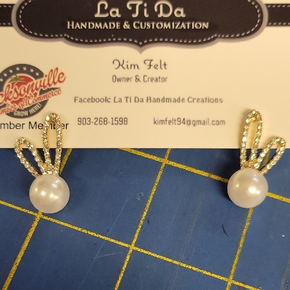 Pearl Faux Rhinestone Gold Tone 0.5" Earrings Easter Spring Rabbit